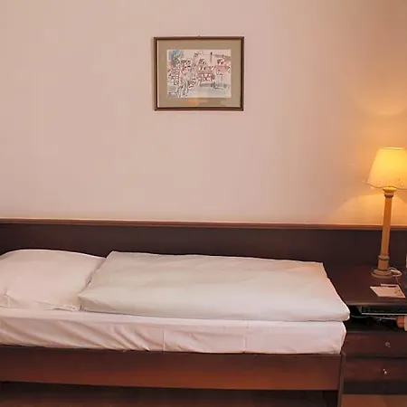 Hotel Steichele & Weinrestaurant 3*